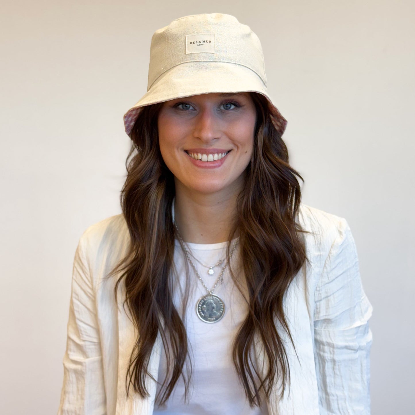 Bucket hat De La Mur Line ORO, vissershoedje in ecru met een lurex (glitter)