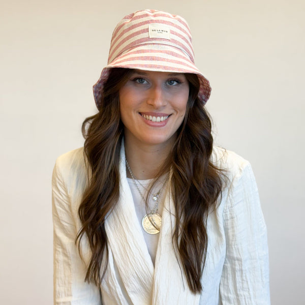 Bucket hat De La Mur Line REX, vissershoedje in roze en witte strepen met een lurex (glitter)